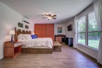 Charming Nature Coast Bungalow in Crystal River Hotels near 7 Mile Loop Trailhead Crystal River Preserve State Park