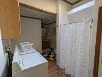 Calamity Jane's Hideaway 1-Bedroom, 1-Bath, Huge Deck, Close to Main Street