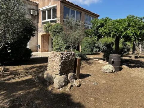 Flat with garden, 5000 sq. mt. of land, ideally located at Pinarello beach