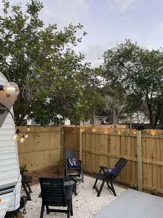 Delightful and cozy RV with outdoor space