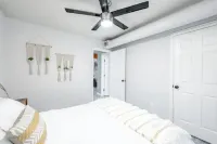 {ATX BOHO CHIC Condo} W 6th St, Pool, Walk or Ride to Downtown, Zilker, and ACL