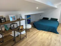 Family home on the outskirts of Bordeaux, close to all amenities (streetcar, bus)