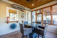 Luxury Retreat on Little Mo River, Fish From Private Docks, Kayaking, Serenity