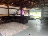 Spacious 5-bedroom House, Garage/Hot Tub/Bar, Close to RRG, Fiber WiFi