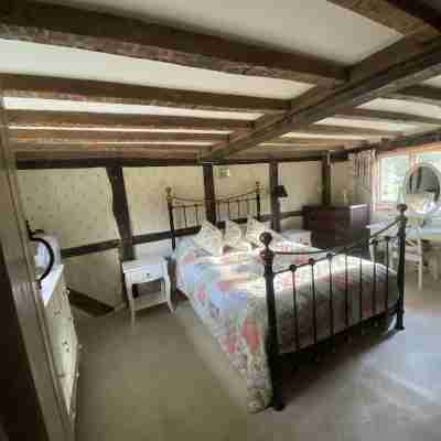Beautiful 16th Century House in National Park 1 hr from London with Small Pool Rooms