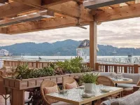 Amazing Views and Walkable to Downtown! Historic 3/2 Home, Sleeps 8 Hotels in Tiburon