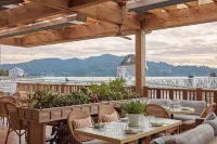 Amazing Views and Walkable to Downtown! Historic 3/2 Home, Sleeps 8