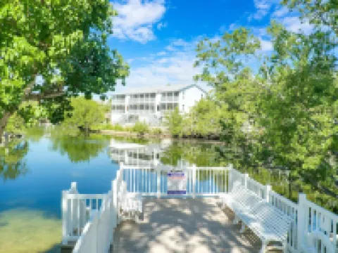 Waterfront - Private Lagoon - in Park on the Ocean side -beach, pool