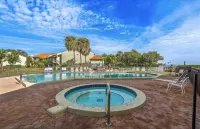 Waterfront Heated Pool-Minutes to Fort DeSoto Beach Downtown Shops & Restaurants