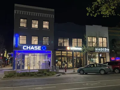 Premier penthouse  w Private Rooftop near Memorial Stadium & Pinnacle Arena! โรงแรมใน