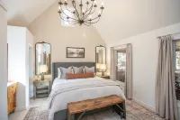 Storybook Cottage in Leipers Fork, TN Hotels near Leipers Fork