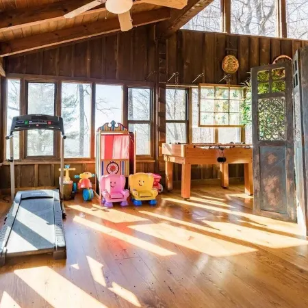 Spacious Mountain Cabin with Sweeping Views