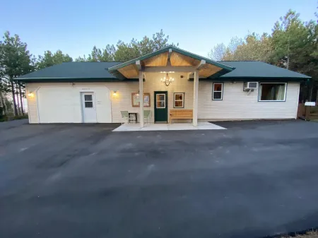 Peaceful Cottage on Lake Michigan Отели в г. Manitowoc County
