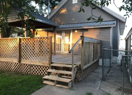 The Lodge in Great Bend Отели рядом с достопримечательностью «Great Bend Courthouse»