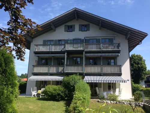 Sunny 100 sqm apartment for 4 people, garden, garage / near the lake Hotel a Bad Wiessee