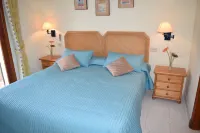 Free unlimited WiFi-Air Conditioned-BBQ-Rooftop Solarium-2 Bed 2 Bath Villa