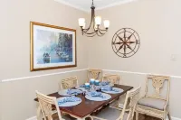 Top-Floor Lakefront Condo – Heated Pool, Boat Dock & Sunset Views