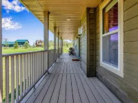 The Bridgeview Lodge  Hot Tub + Incredible Mississippi River Views & Sunsets Hotels in Freeman