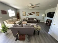 Sunrise Bluff Lakefront - in family-friendly area w/ great view of Grand Lake