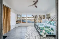 Cheerful & Stylish 4 Bedroom Lake-Side House Hotels near Lake Hamilton