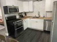 Lovely 3 Bedroom, Close to Everything!!