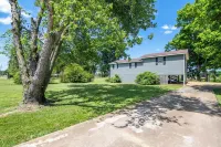 Screened Patio on Pickwick River- Boat & RV Parking, Fishing Pier- Dogs allowed 하딘 호텔