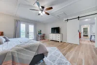 Brand New Farmhouse Style Listing with views of the beautiful Spring River! Hotels in Fulton County