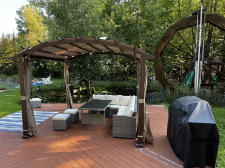 Chalet on Manistee River with amazing backyard pond. 5 minutes from Fife Lake.