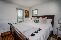 4-Bedroom Vacation Home Just 4 Minutes to Rockport Beach Park