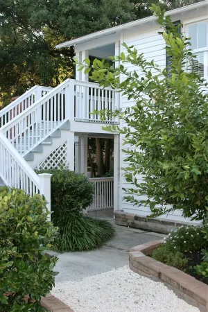 Carriage House under Live Oaks in historic Beaufort SC
