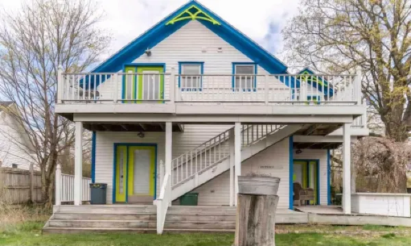 Cute & Artsy Condo 1mi from Crystal lake, & 7mi from Frankfort