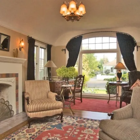 F.J. Massa House ~ Walk to Downtown Napa ~ Bocce Court