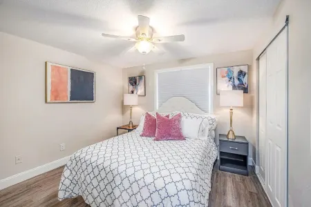 Updated Ranch near Airport & easy access to Beaches