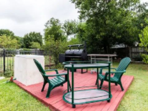 ENJOY RESORT  STYLE LUXURY ACCOMMODATIONS AT THE ESTATE HOME Hotels in Mansfield