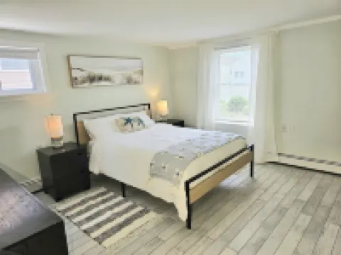 Beachy Chic 1 Bed - Great Location + Parking