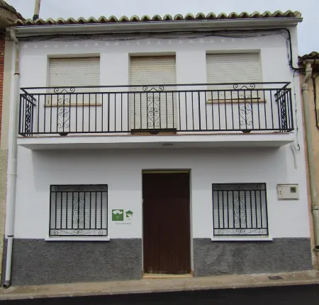 Casa Rural en Alarilla, Junto a La Muela