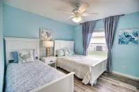 YOUR PRIVATE OASIS WITH POOL HEATER, MINUTES FROM THE BEACH!