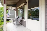 Beautiful studio apartment in Saratoga - short walk to downtown