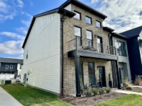 Hidden Retreat Luxury Townhome - 3 Bd/2.5Ba 1 Mi to I24, 5 Mi to Shopping & MTSU