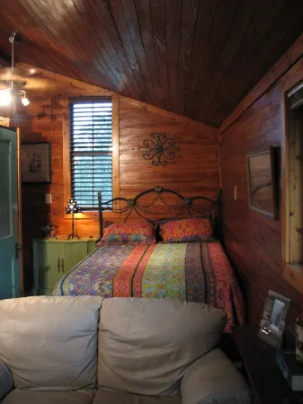 Crow's Nest Cabin on Piper Lane