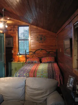 Crow's Nest Cabin on Piper Lane