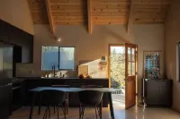 Modern Mountain Forest Cabin Hotels in Pine Mountain Club