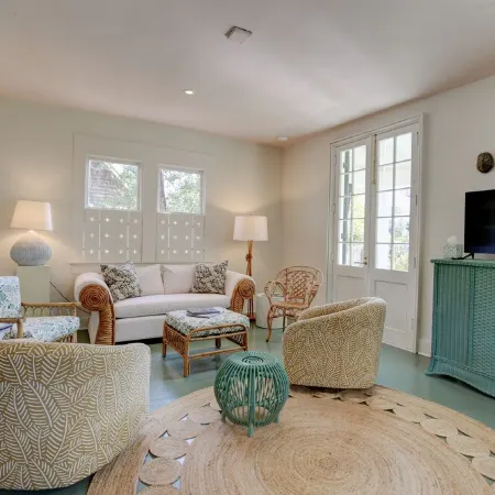 Charming Coastal Cottage in Fairhope, steps away from Mobile Bay