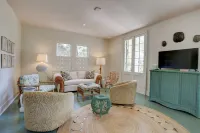 Charming Coastal Cottage in Fairhope, steps away from Mobile Bay Hotels in Fairhope