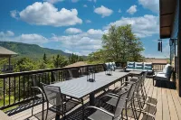 Brand New 2023 Cabin: Luxury Meets Nature – Sleeps 14, Views & Modern Amenities!
