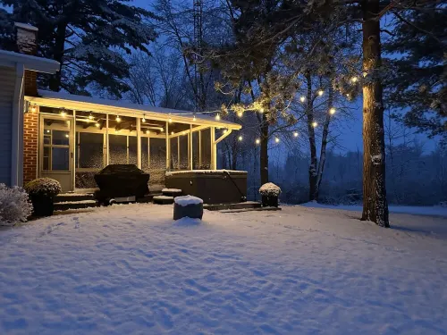 Private, newly renovated lakefront cottage on 10+ acres of land. Hotels in Norvell Township