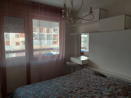 Lovely 1-bedroom condo Отели рядом с достопримечательностью «Собор Воскресения Христова»