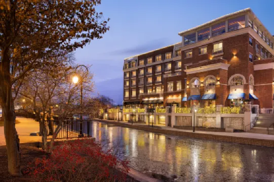 Hotel Indigo NAPERVILLE RIVERWALK by IHG Hotels in 