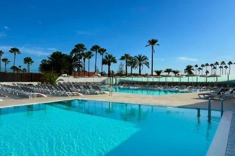 HL Miraflor Suites Hotel