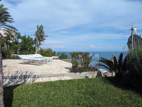 Perfect destination for families and friends, nestled between seas and mountains فنادق في Praiano